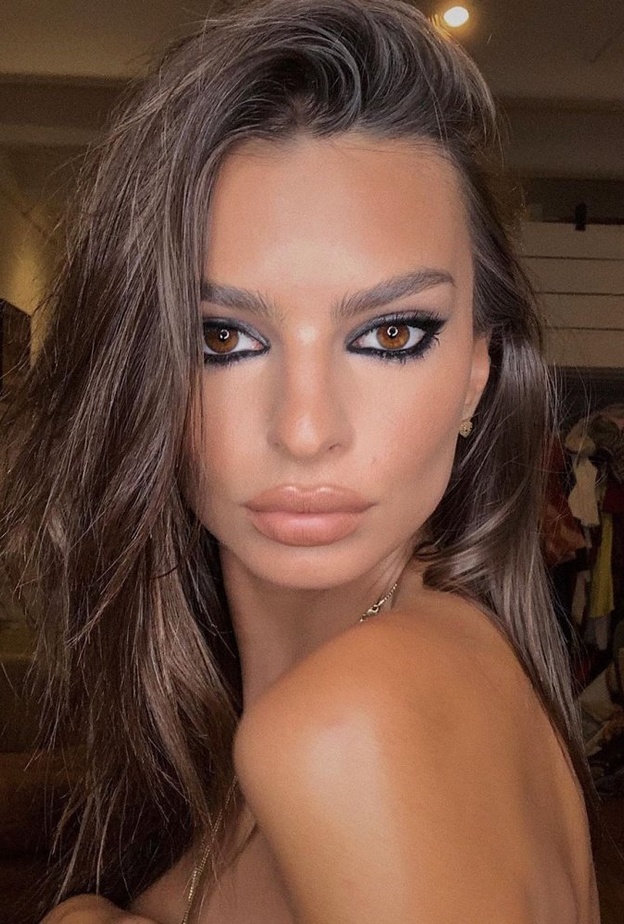 من أجمل إطلالات إميلي الجمالية