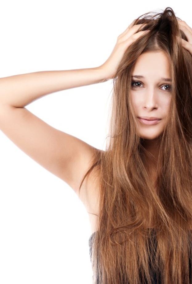 تجنبي الاستعمال المفرط للشامبو الجاف لأنه قد يضر بفروة الرأس