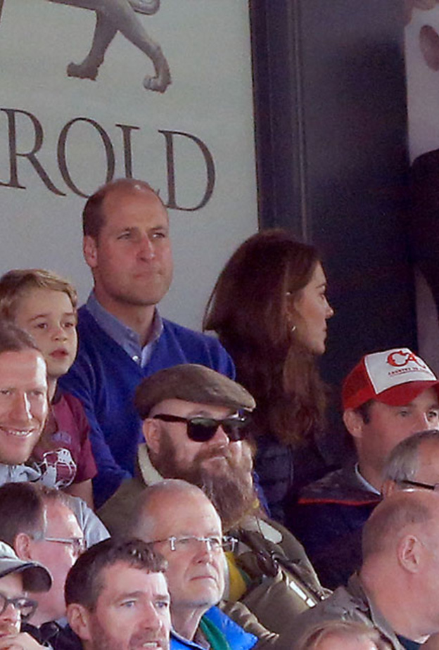 فرحة الأمير وليام والأمير جورج بانتصار فريقه