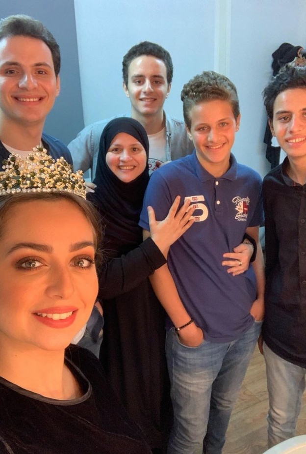 هبة مجدي واشقائها 