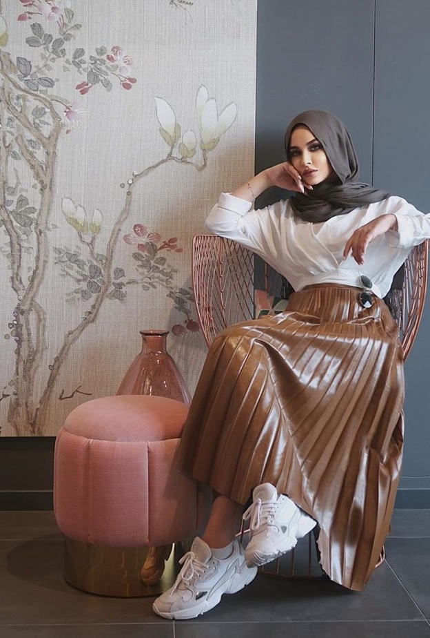 تنورة بليسيه جلد طويلة