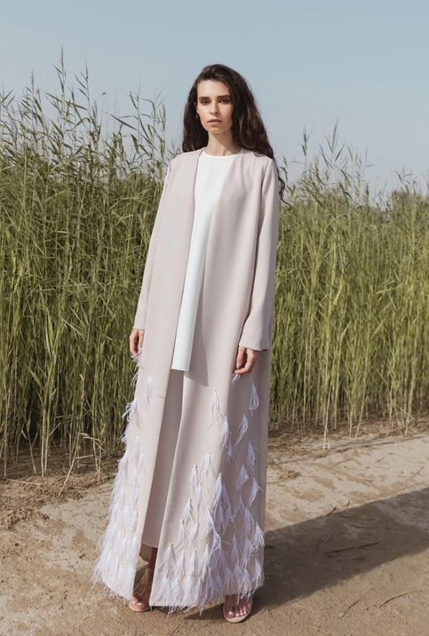 عبايات أنيقة وناعمة 