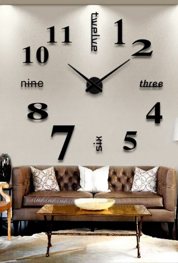 خامة الساعات تختلف فبعضها مصنوع من الخشب واخرى من المعدن