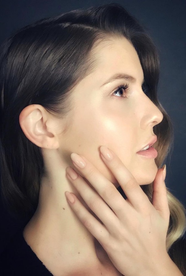 استخدمي خلطة العسل والليمون لازالة الرؤوس السوداء