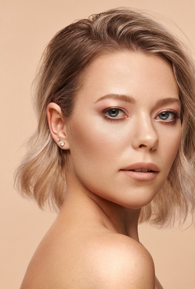 ظلال العيون Nude Obsessions تتميز بألوان حيادية تناسب مختلف أنواع البشرة وألوان العيون