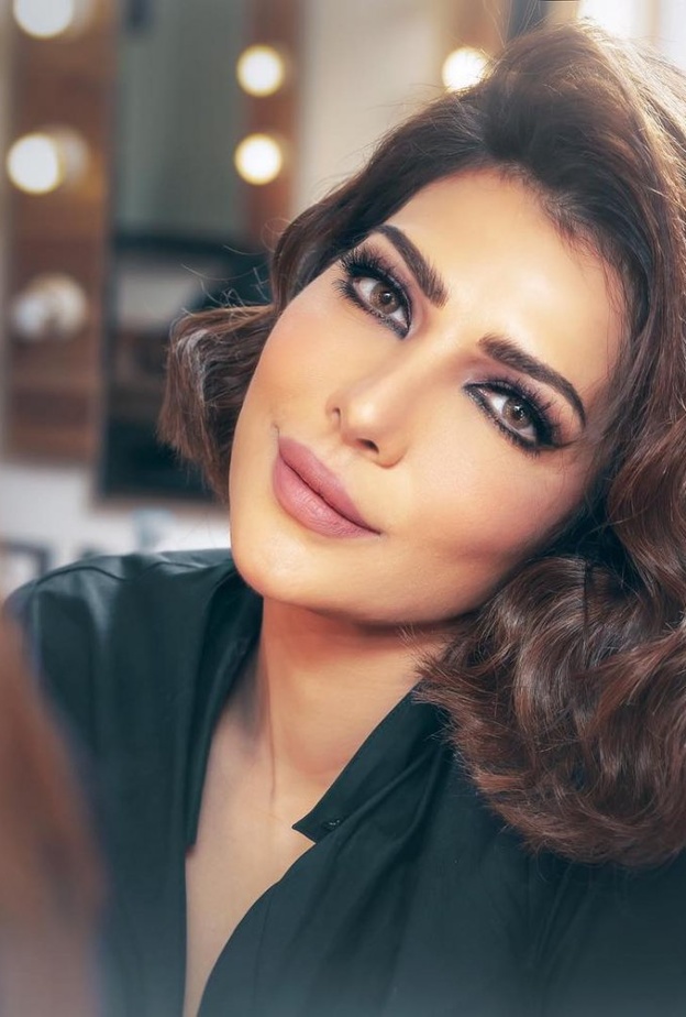 أصالة نصري بالشعر الكاريه