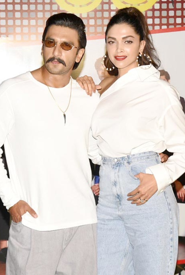 رانفير سينغ وديبيكا بادوكون في حفل انتهاء تصوير فيلم 83