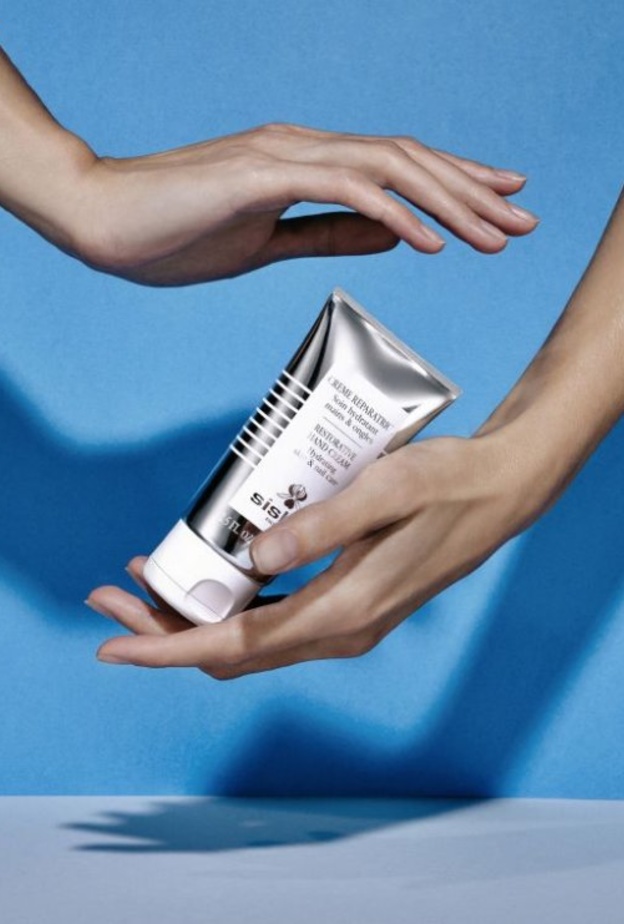 كريم اليدين Restorative Hand Cream من Sisley.. قدّميليدَيكِ عنايةً خاصّة ومميّزة