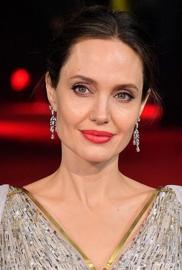 اختارت ظلال العيون الترابي