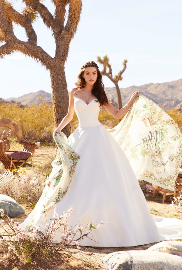 فستان strapless