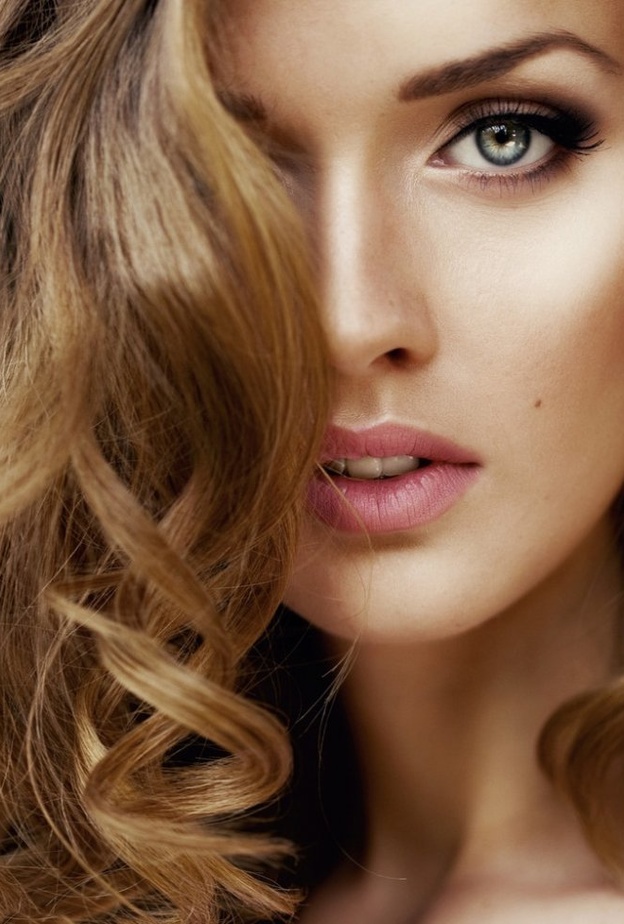  خلطات طبيعية لزيادة لمعان جميع أنواع الشعر