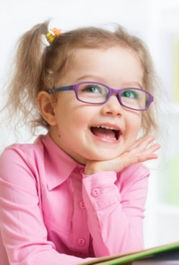 أهمية فحص عيون الأطفال قبل سن الرابعة 