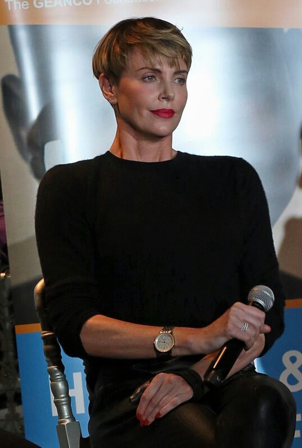 تشارليز ثيرون 