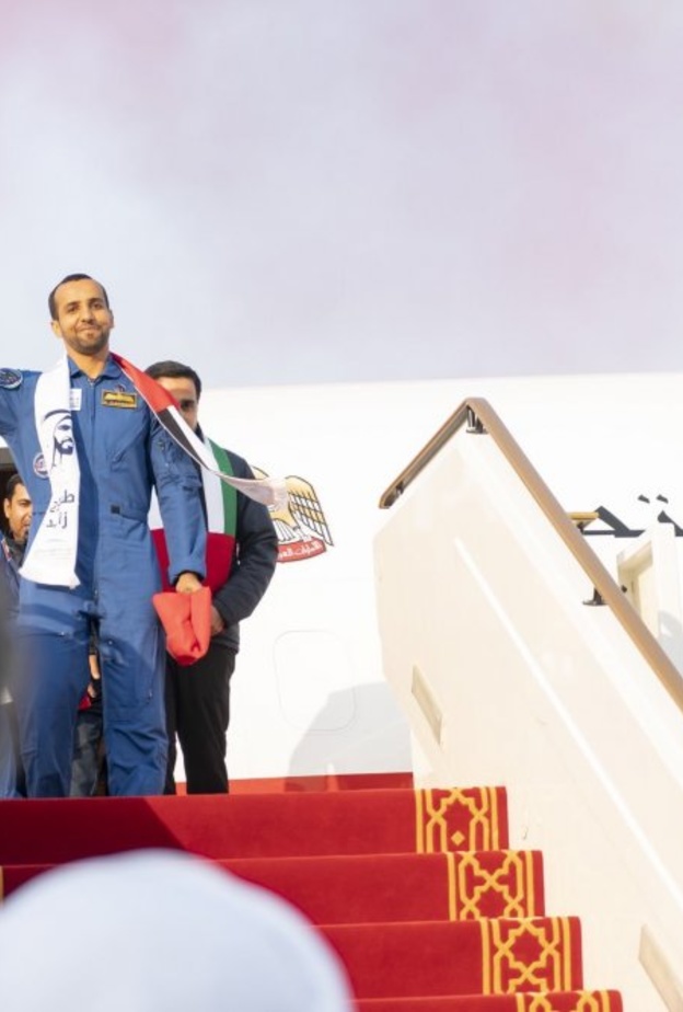 رائد الفضاء الإماراتي هزاع المنصوري 