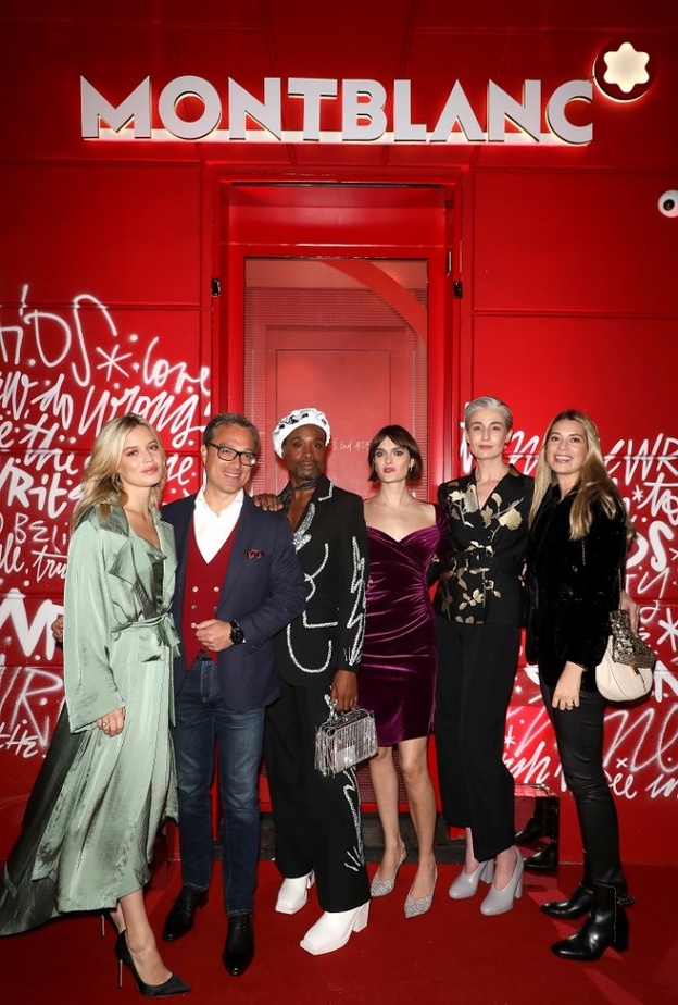 Mont Blanc تلـوّن باريس بالأحمر لإطلاق أحدث تشكيلة لها (MONTBLANC M)RED دعماً لجهود مكافحة فيروس نقص المناعة/ الإيدز