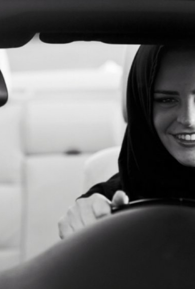 تصاميم كلاسيكية تطغى على أحدث صيحات الإكسسورات الخاصة بالمرأة السائقة في خريف 2019