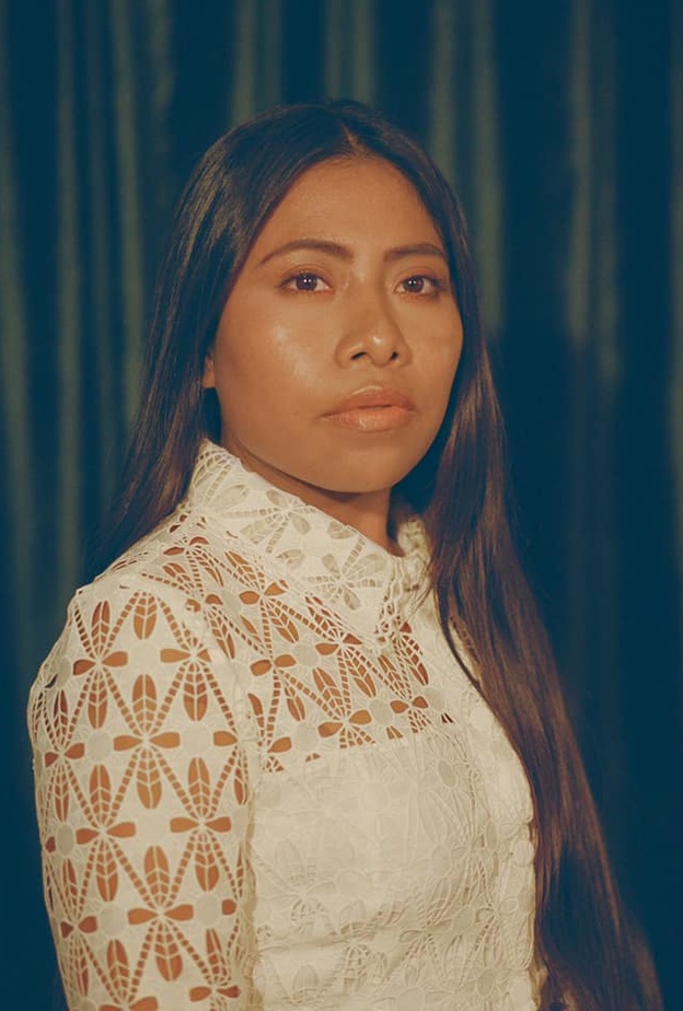 الممثلة المكسيكية ياليتزا أباريسيو تثير الجدل لشبهها بشيرين عبدالوهاب