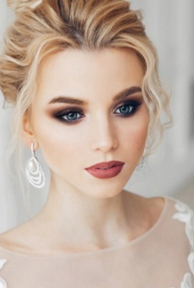  مكياج عيون سموكي اسود وذهبي للعروسة بالصور