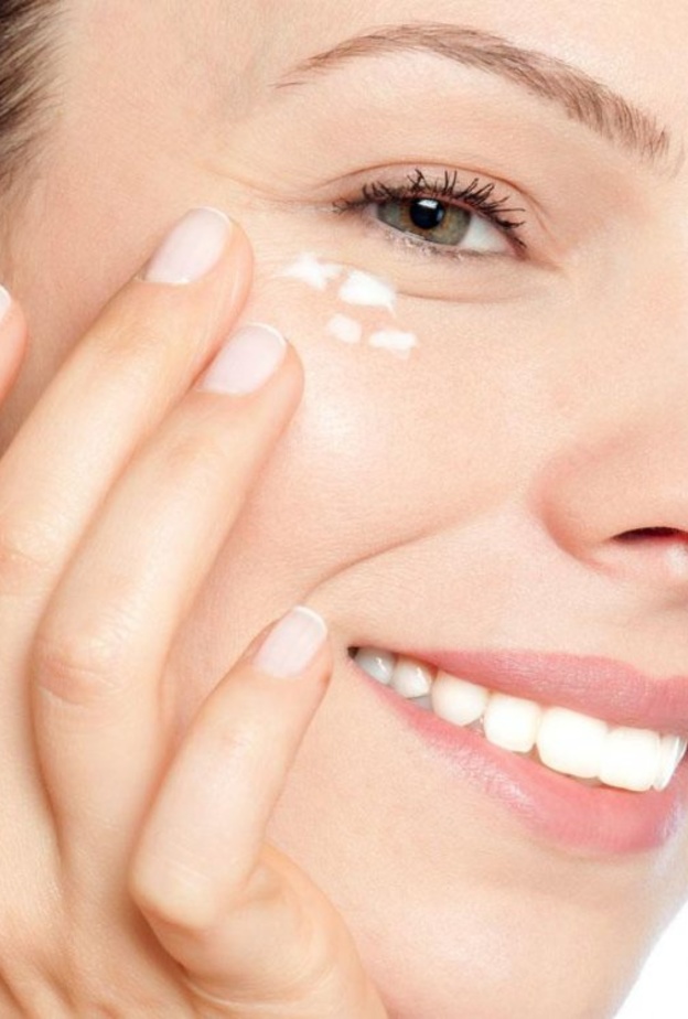 تجنبي وضع كمية كبيرة من الأساس لأنها قد تبرز التجاعيد