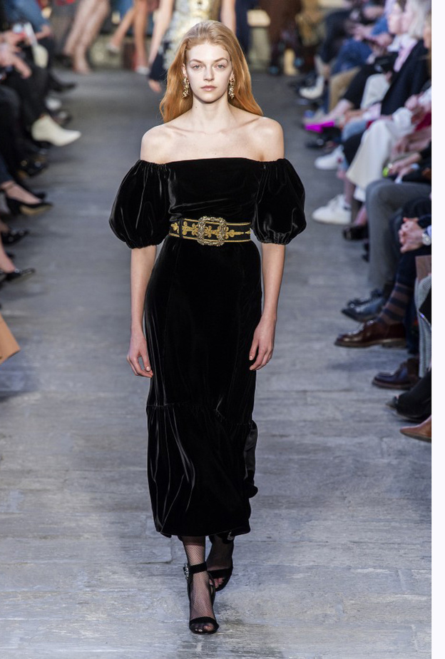 موديلات فساتين مخمل اسود