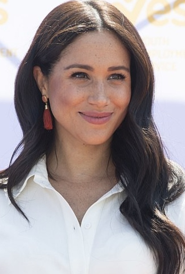 تقارير عن خطط لنشر سيرة ذاتية لميغان ماركل ستتسبب في خلاف مع العائلة المالكة