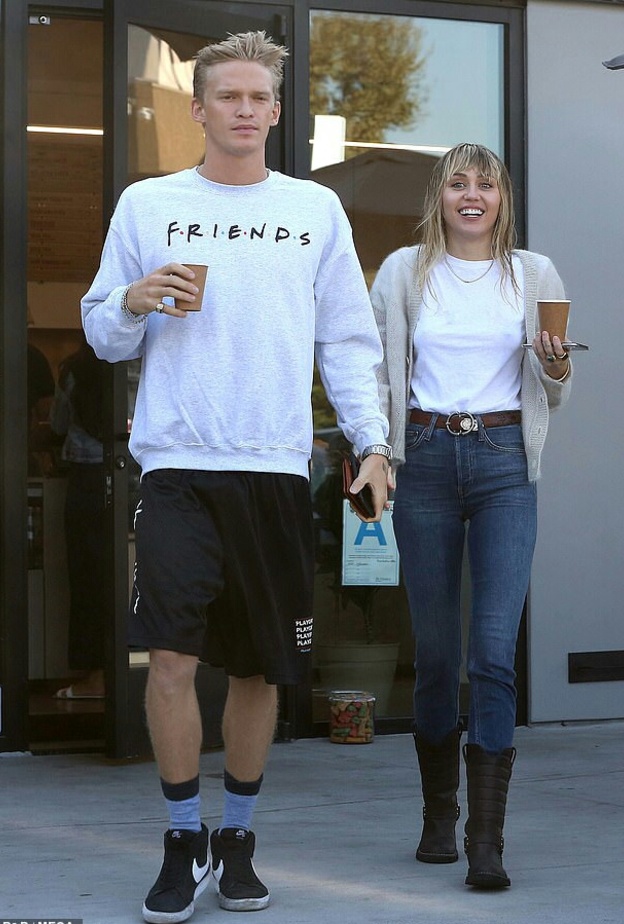 مايلي سايرس و حبيبها الجديد كودي سيمبسون 