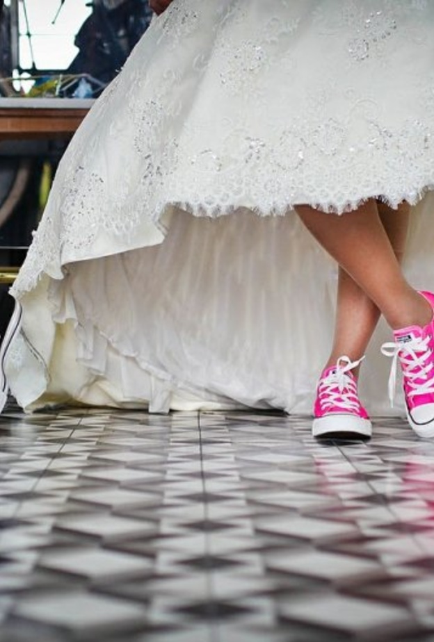أحذية رياضية للعروس