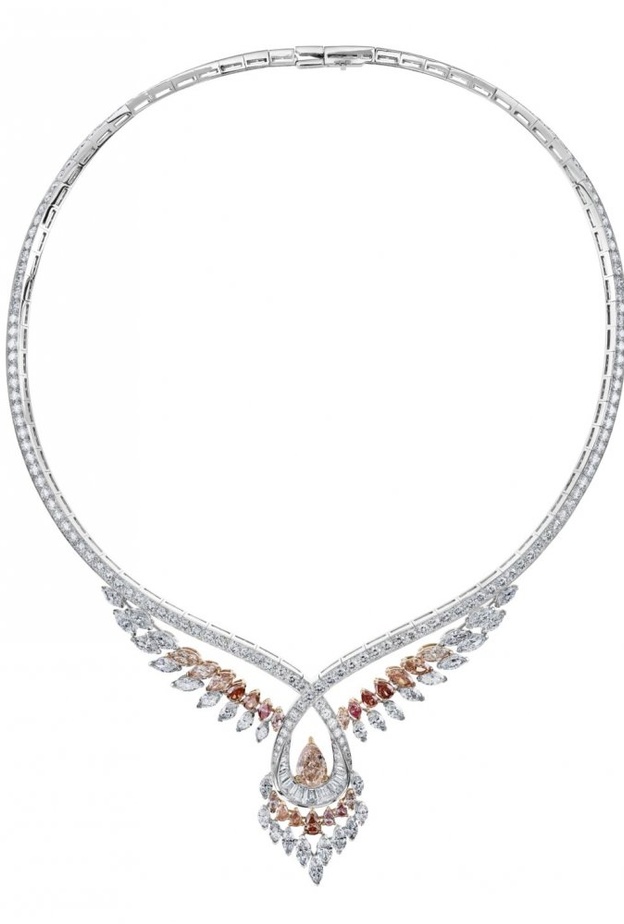  قلادة من فان كليف أند أربلز Van Cleef & Arpels