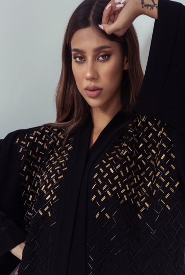 تصاميم عبايات أنيقة بخامات متنوعة من Bait Al Dantelle