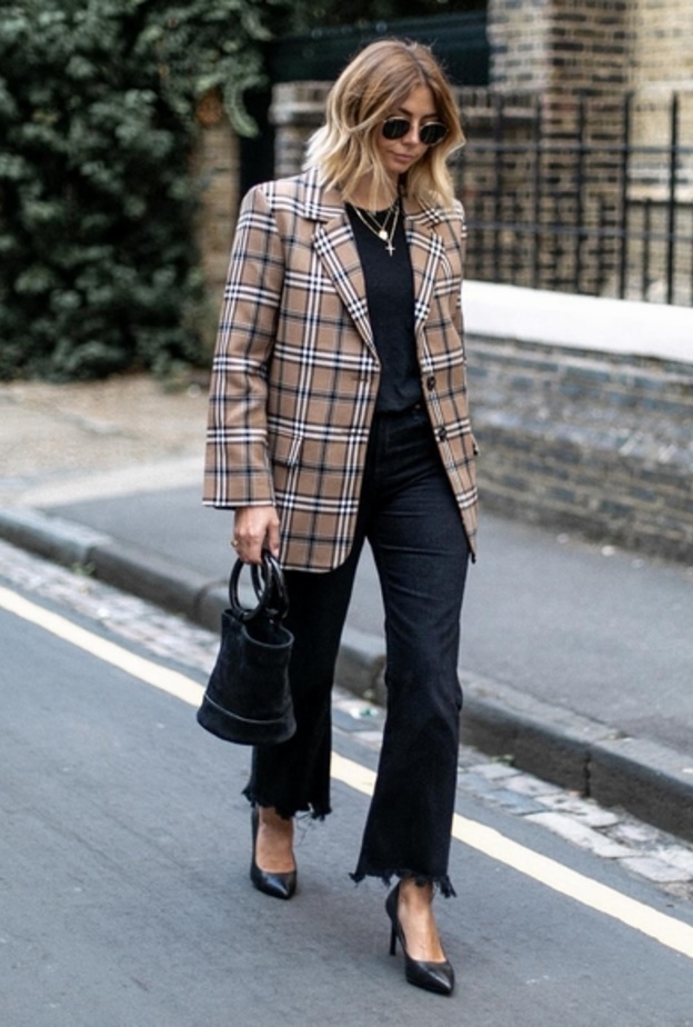 بليزر كارو من Akris 