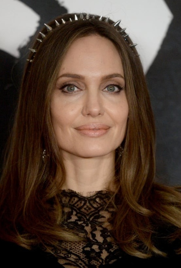 اكسسوارات شعر السبعينات مستوحاه من انجلينا جولي