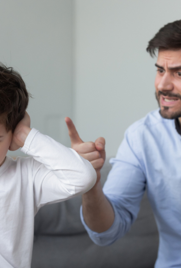 مخاطر إتباع أسلوب التهديد في تربية الطفل 