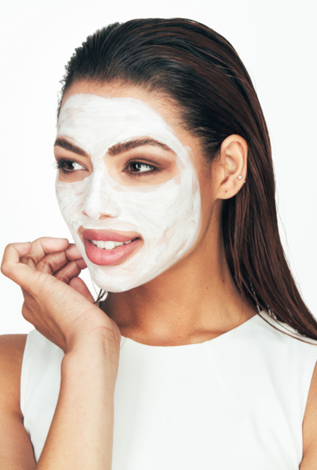 ضعي قناع الطين الأبيض مع الألوة فيرا لعلاج البشرة الدهنية