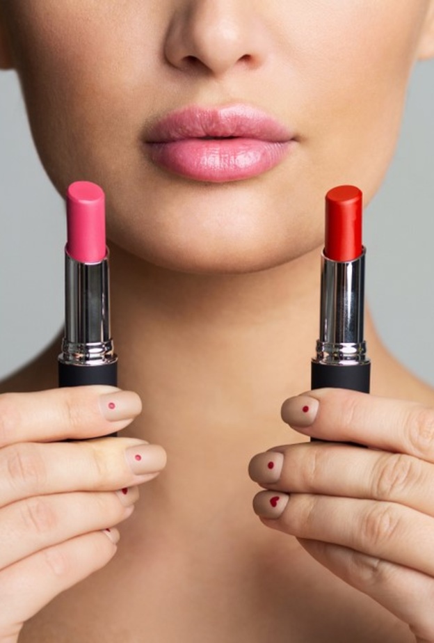 اللون الأحمر يناسب البشرة الفاتحة