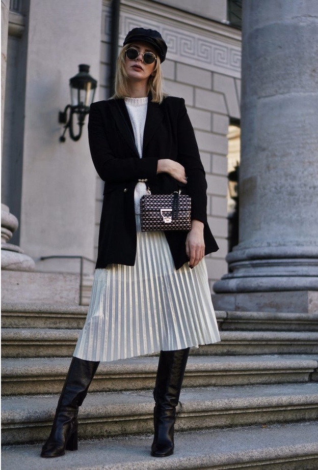 أجمل الاطلالات الأنيقة في الجزمة العالية والتنورة القصيرة