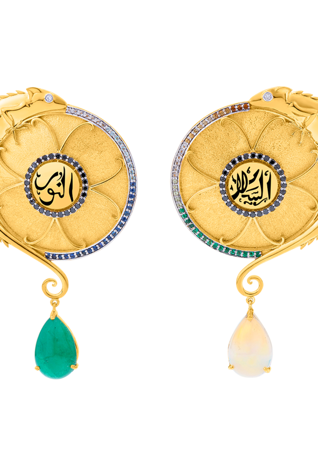 اقراط ذهب بنقوشات عربية من تعاون MKS jewelry و أمالي بلجفلا