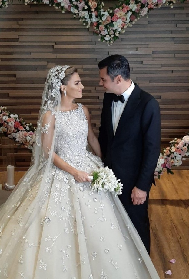 ظهور الزوجة السابقة لكاظم الساهر في حفل زفاف ابنهما