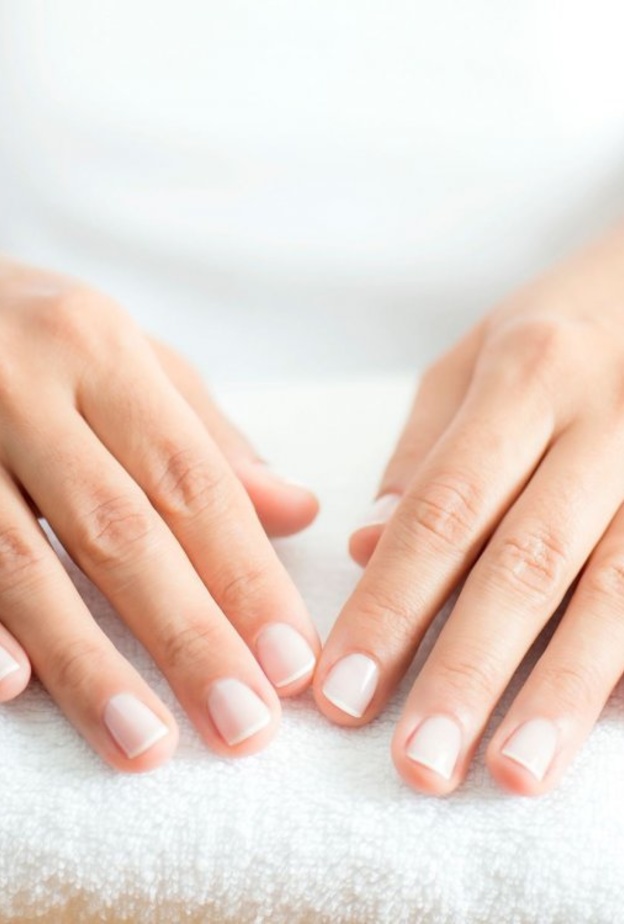  احصلي على أظافر قوية وطويلة باستخدام زيت الزيتو