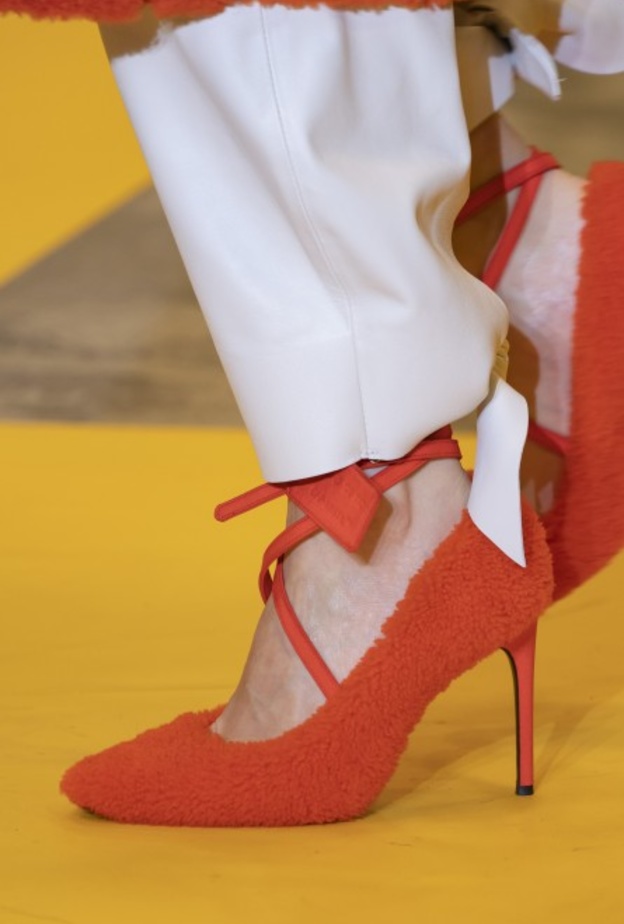 موضة أحذية الفرو الرسمية باللون الأخضر من اختيار ASHLEY WILLIAMS