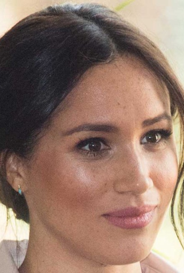 ميغان ماركل تتحدث دامعة العينين عن الصعوبات التي تواجهها كشخصية عامة