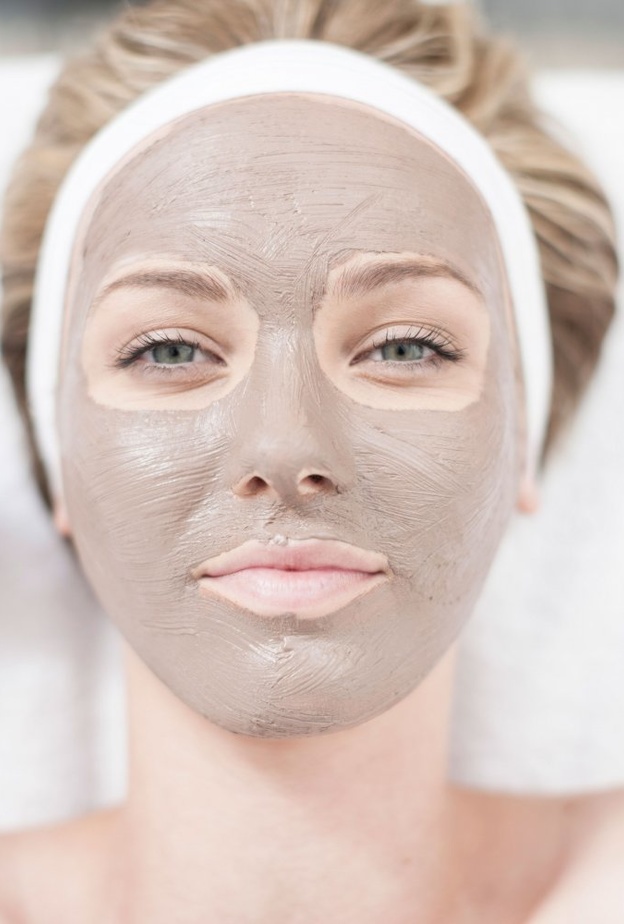 ماسك الجيلاتين والفحم لتفتيح وتنقية البشرة