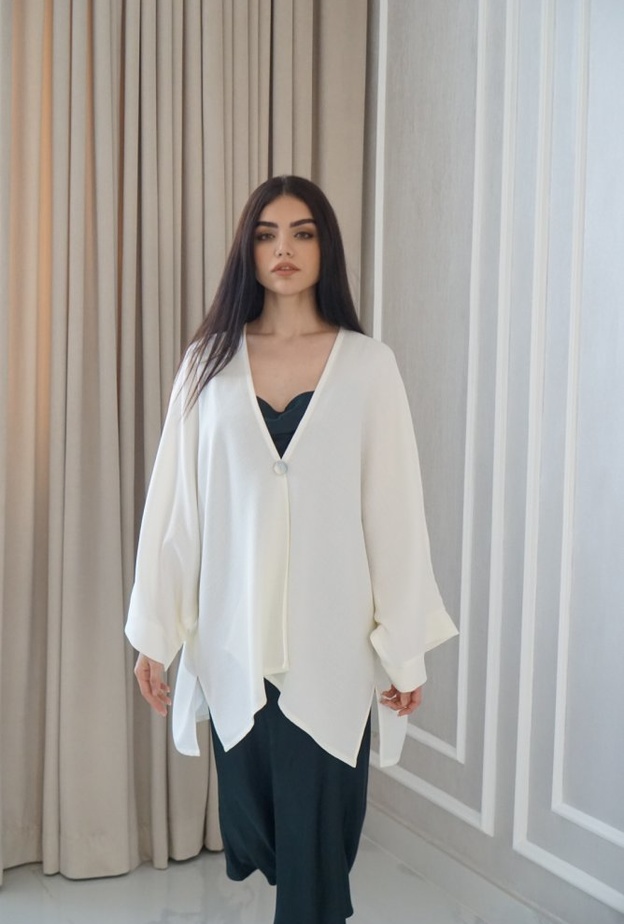 ألبسة جاهزة بقصات واسعة وخامات منسدلة بأناقة من From Shamsa