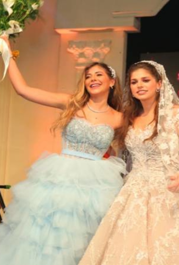 ملك قورة وشقيقتها