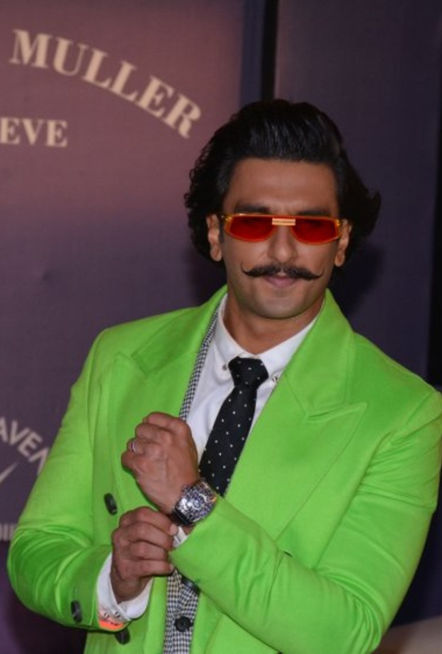 رانفير سينغ يشارك في عرض أزياء من أجل صديقة طفولته