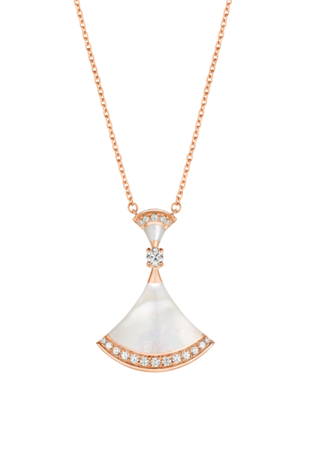 اشكال سلاسل ذهب جديدة للعروس السعودية 2019 من دار Bvlgari 