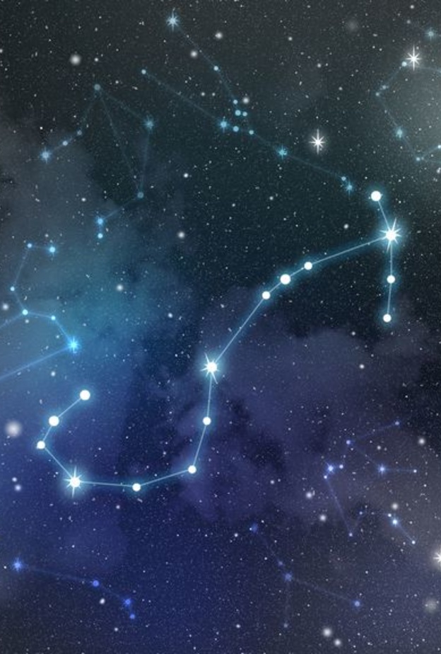 يميل رجل العقرب الى الغموض ويتمتع بشخصية جذابة