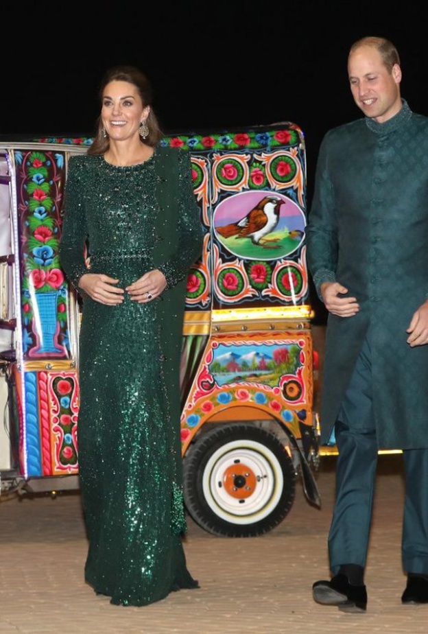 الأمير وليام وزوجته كيت ميدلتون في التوك توك