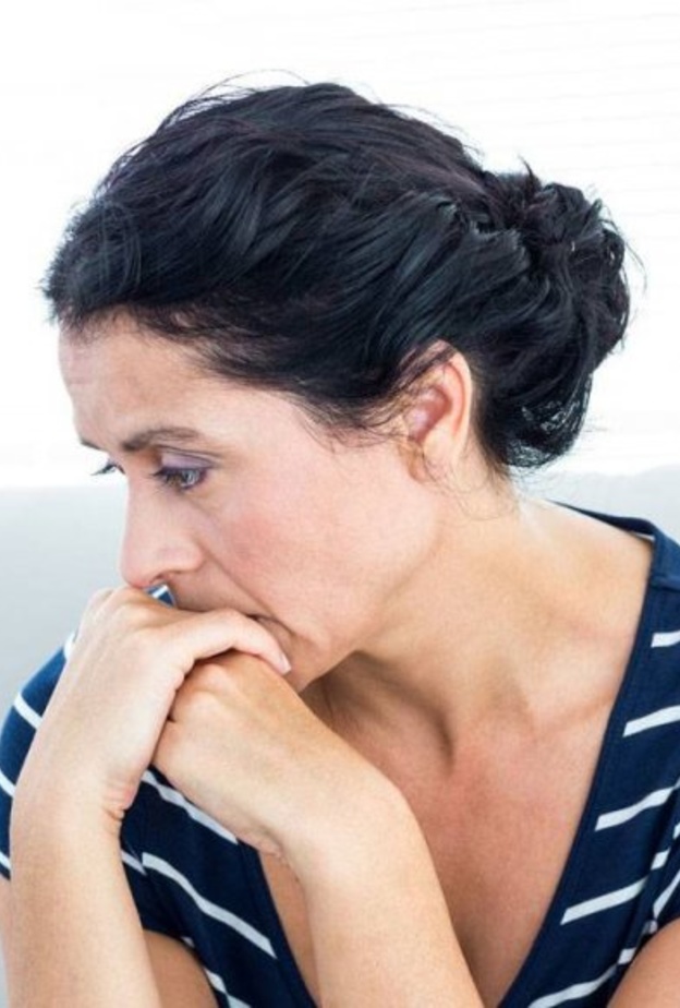 اقتراب انقطاع الدورة الشهرية لدى النساء يسبب حرارة الجسم