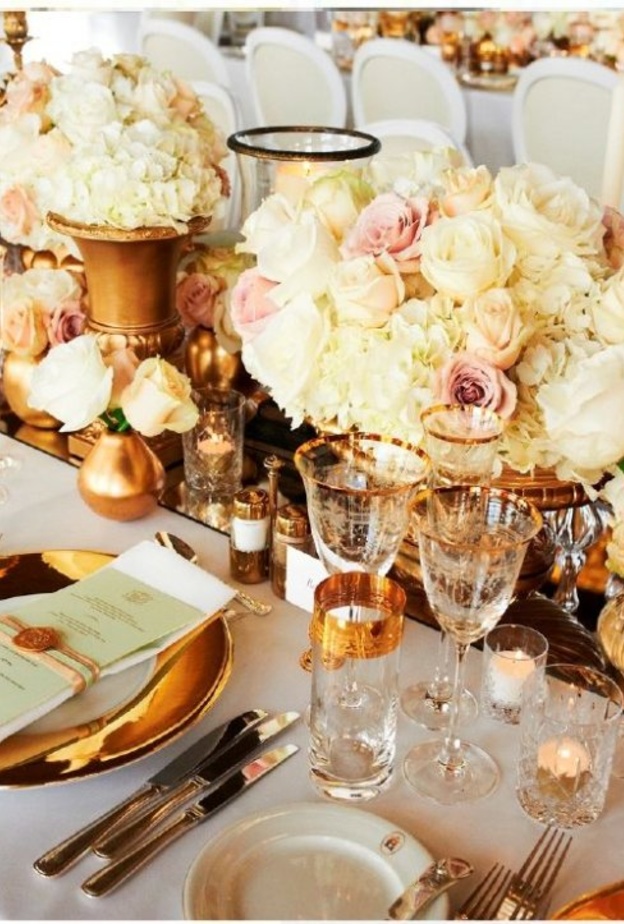 ادوات مائدة وحوامل شموع مذهبة