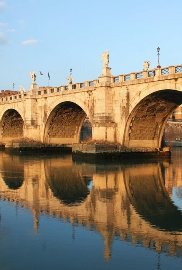 اذهب في نزهة على ضفاف نهر التيبر Tiber